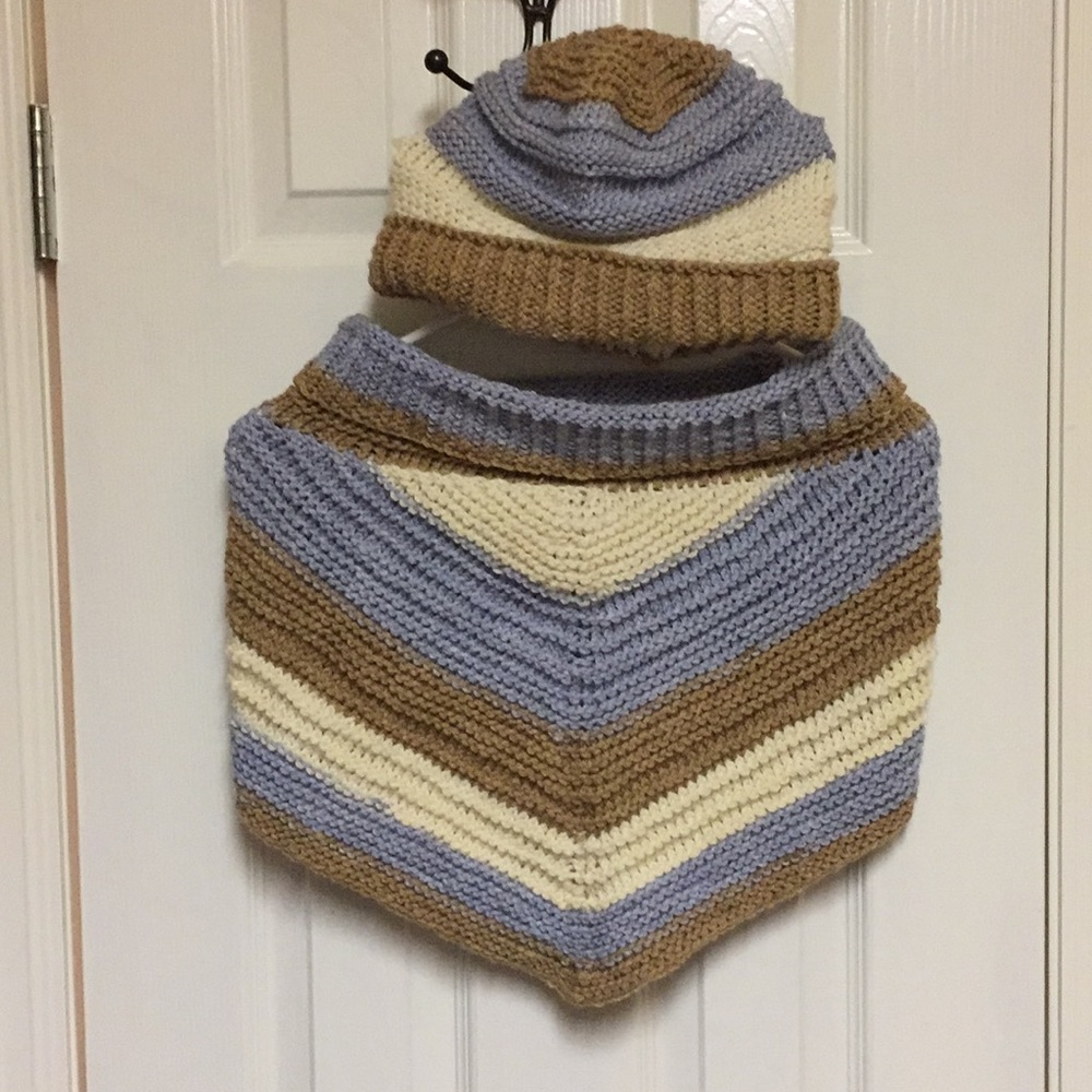Hand Knit Cowl and matching hat